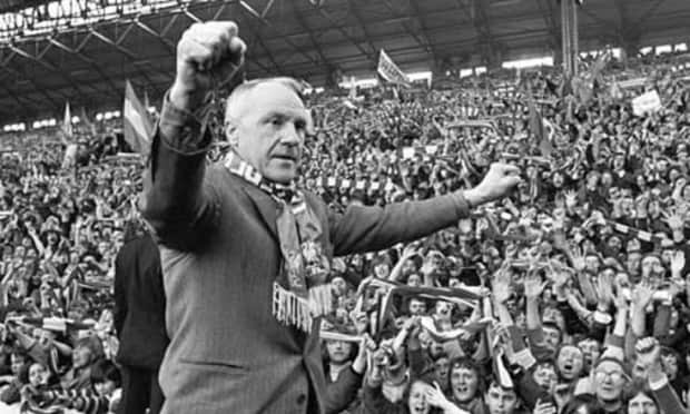 Bill-Shankly-salutes-the--001 (1)
