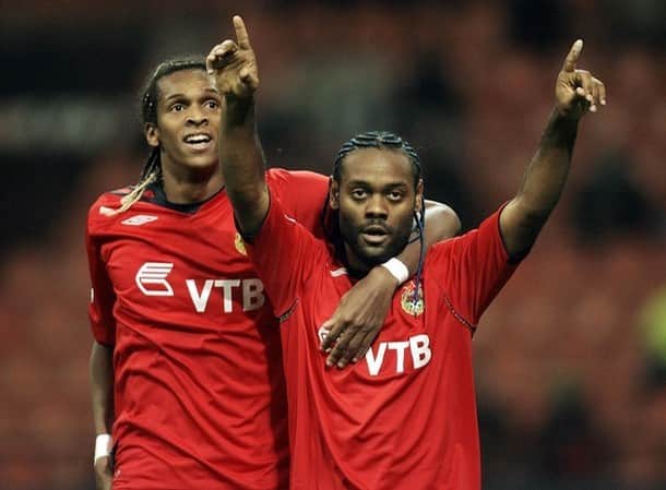 CSKA Moscow's Vagner Love (R) celebrates with his team mate Jo after scoring the second goal during their Champions League Group G soccer match at San Siro stadium in Milan November 7, 2007. REUTERS/Alessandro Garofalo (ITALY)