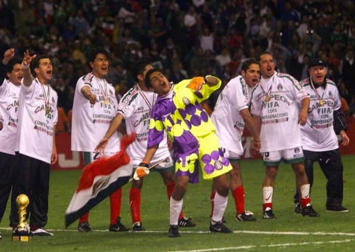 soy-leyenda-jorge-campos-mexico-portero-futbol-body-image-1466033233