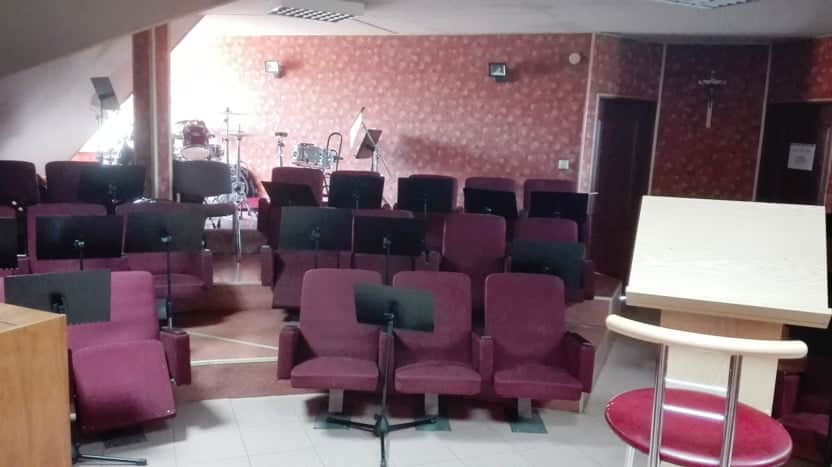 Sala dla orkiestry dętej. Może pomieścić nawet 80 osób, używana jest też przy okazji różnych spotkań czy konferencji. 
