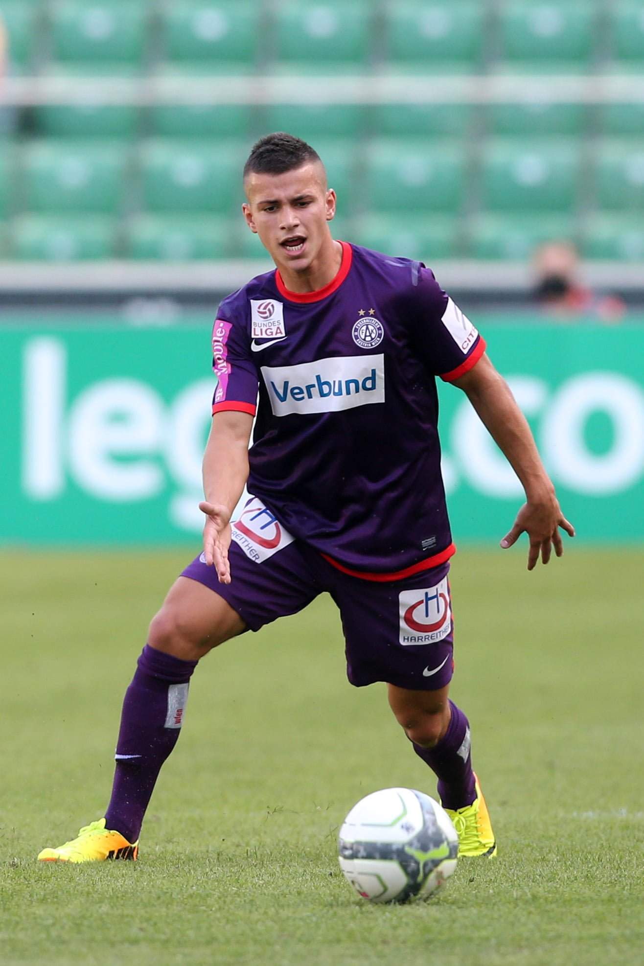 Spiridonović w barwach Austrii Wiedeń podczas meczu z Fluminense rozgrywanego w Warszawie w ramach Generali Deyna Cup (lipiec 2013). 