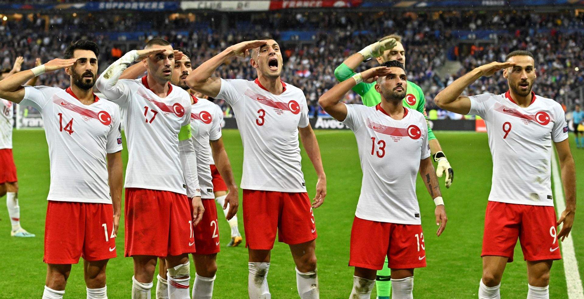 SAINT-DENIS, FRANCE - OCTOBER 13: Players of Turkey make a formal salute after Kaan Ayhan's goal during the UEFA EURO 2020 qualifier Group H soccer match between France and Turkey at Stade de France in Saint-Denis, France on October 13, 2019. Mustafa Yalcin / Anadolu Agency/ABACAPRESS.COM ELIMINACJE MISTRZOSTW EUROPY PILKA NOZNA MECZ FRANCJA VS TURCJA FOT. ABACA/NEWSPIX.PL POLAND ONLY! --- Newspix.pl *** Local Caption *** www.newspix.pl mail us: info@newspix.pl call us: 0048 022 23 22 222 --- Polish Picture Agency by Ringier Axel Springer Poland
