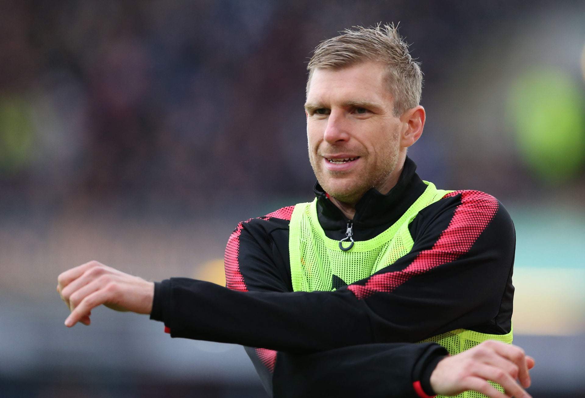 26.11.2017, Turf Moor, Burnley, ENG, Premier League, FC Burnley vs FC Arsenal, 13. Runde, im Bild Per Mertesacker of Arsenal warms up // Per Mertesacker of Arsenal warms up during the English Premier League 13th round match between FC Burnley and FC Arsenal at the Turf Moor in Burnley, Great Britain on 2017/11/26. EXPA Pictures © 2017, PhotoCredit: EXPA/ Focus Images/ Simon Moore *****ATTENTION - for AUT, GER, FRA, ITA, SUI, POL, CRO, SLO only***** LIGA ANGIELSKA SEZON 2017/2018 PILKA NOZNA FOT. EXPA/NEWSPIX.PL POLAND ONLY !!! --- Newspix.pl *** Local Caption *** www.newspix.pl mail us: info@newspix.pl call us: 0048 022 23 22 222 --- Polish Picture Agency by Ringier Axel Springer Poland