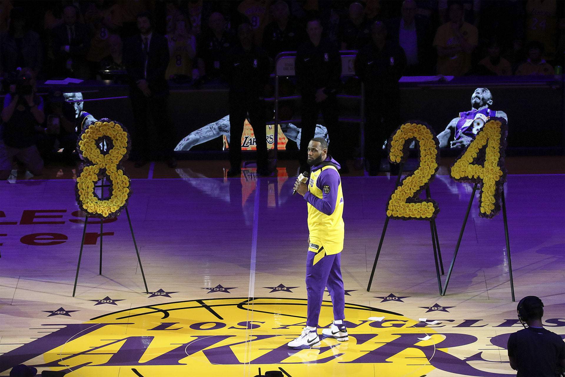 Lakers Host the Trailblazers