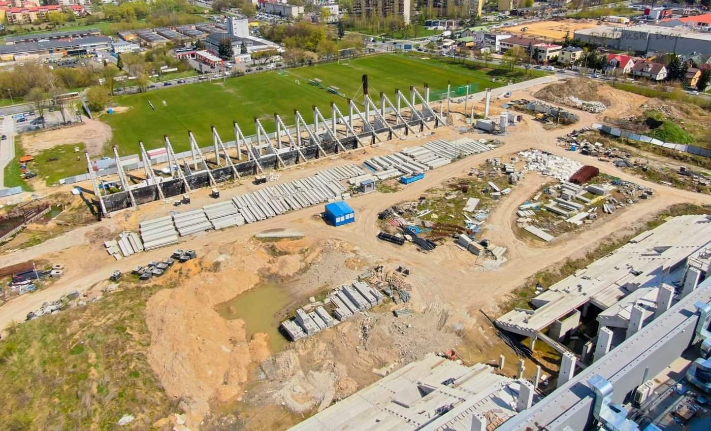 Budowa stadionu Radomiaka z drona
