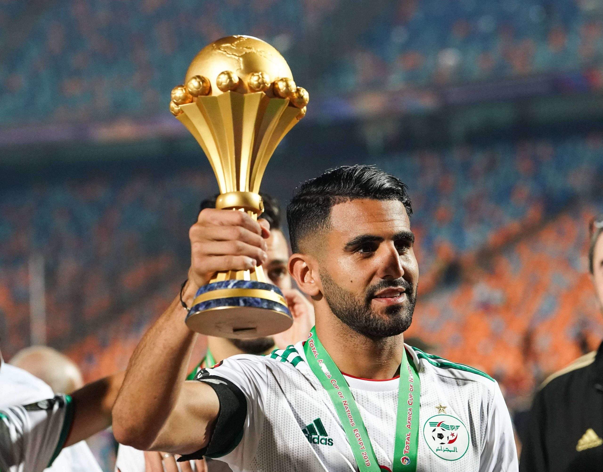 Riyad Mahrez po wygraniu z Algierią Pucharu Narodów Afryki