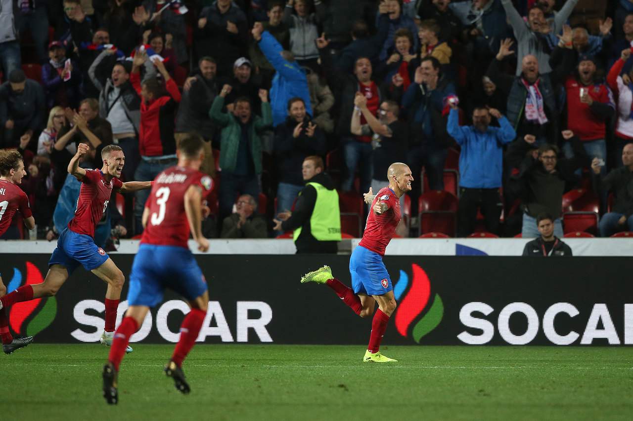 Zdenek Ondrasek świętuje gola w meczu Czechów z Anglią