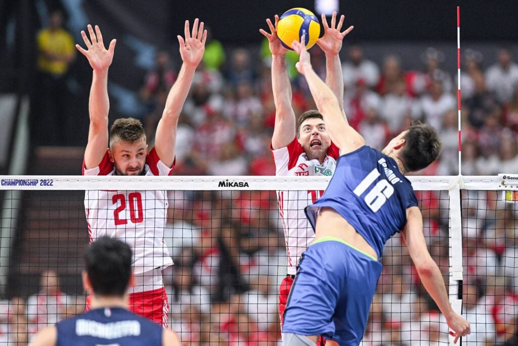 Romano atakuje w finale mistrzostw świata przeciwko Polsce. 2022 rok