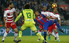 Tona nudy i gol z przewrotki – Barcelona wygrywa, Granada zachowuje honor