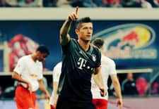 Bayern wygrywa po strzelaninie, a Lewy ucieka Aubameyangowi