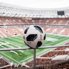 Wracamy do korzeni – Adidas prezentuje piłkę na MŚ w Rosji