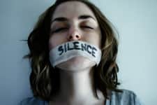 Cisza medialna – czy ona w ogóle ma sens?