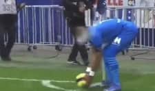 Przerwany mecz we Francji, Payet oberwał butelką w głowę [WIDEO]