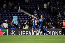 W&nbsp;Porto rozmowa pod&nbsp;płotem Polaków. Fani zareagowali gwizdami
