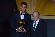 Cristiano Ronaldo zdecydowanym liderem plebiscytu Złotej Piłki. Trwa głosowanie fanów