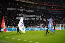 Lyon zdemolowany po&nbsp;zamieszkach. Fani na&nbsp;meczu wsparli ofiary