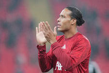 Van Dijk ścianą jak za&nbsp;starych czasów. Liverpool lepszy w&nbsp;hicie