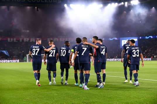Kontrowersyjna czerwona kartka, dymy na trybunach, czyli hitowe starcie w Ligue 1
