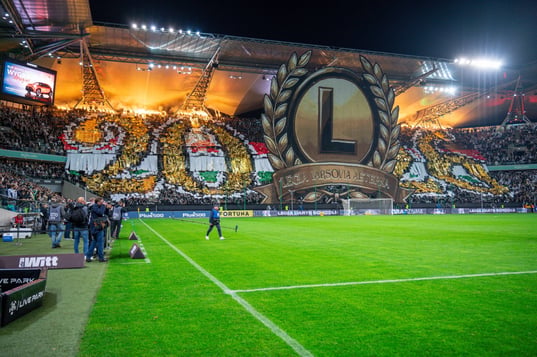 „Legia chce być europejskim klubem, a&nbsp;chodzi na&nbsp;pasku kiboli”