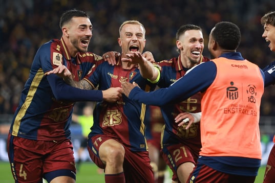 Szaleństwo, gole i&nbsp;dymy! Głupi Camara, nieśmiertelny Grosicki, a&nbsp;Radomiak „carverowy”