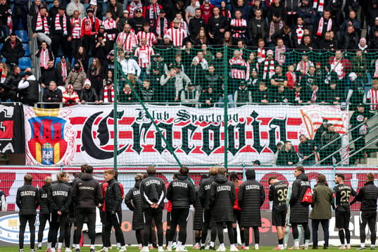 „Rozmowa pod&nbsp;płotem” po&nbsp;porażce Cracovii. Zwyzywano dyrektora