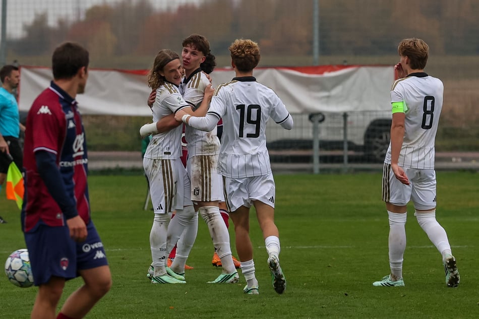 Seniorzy nie&nbsp;grają w&nbsp;Europie, więc&nbsp;błysnęli juniorzy. Legia z&nbsp;wygraną