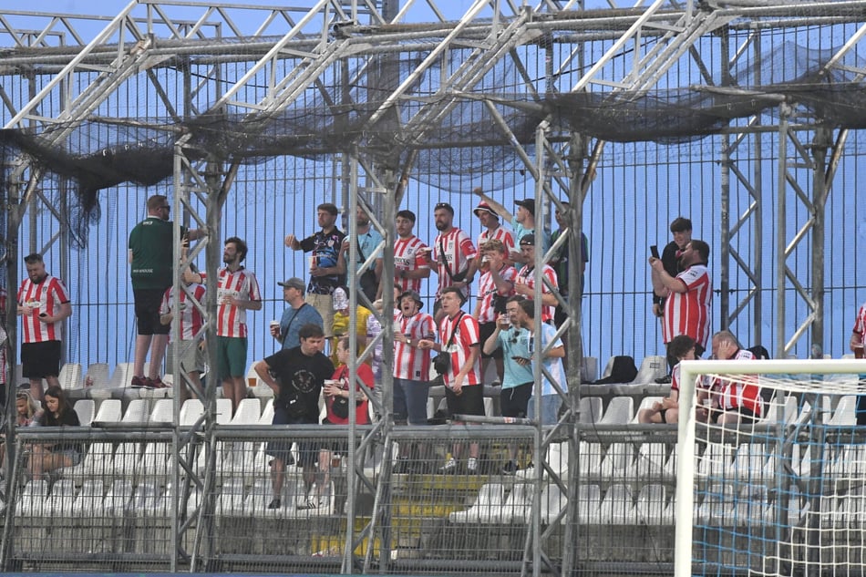 Mieli grać na&nbsp;pustym stadionie. Fani jednak wejdą dzięki przepisom