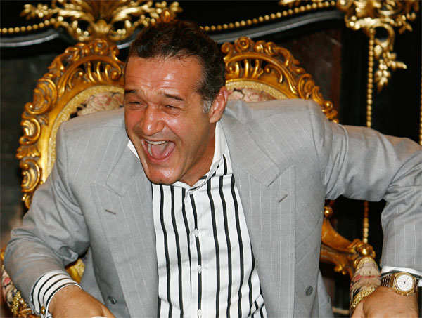 Dotacje na szpital, treningi bez pryszniców. Gigi Becali walczy z koronawirusem
