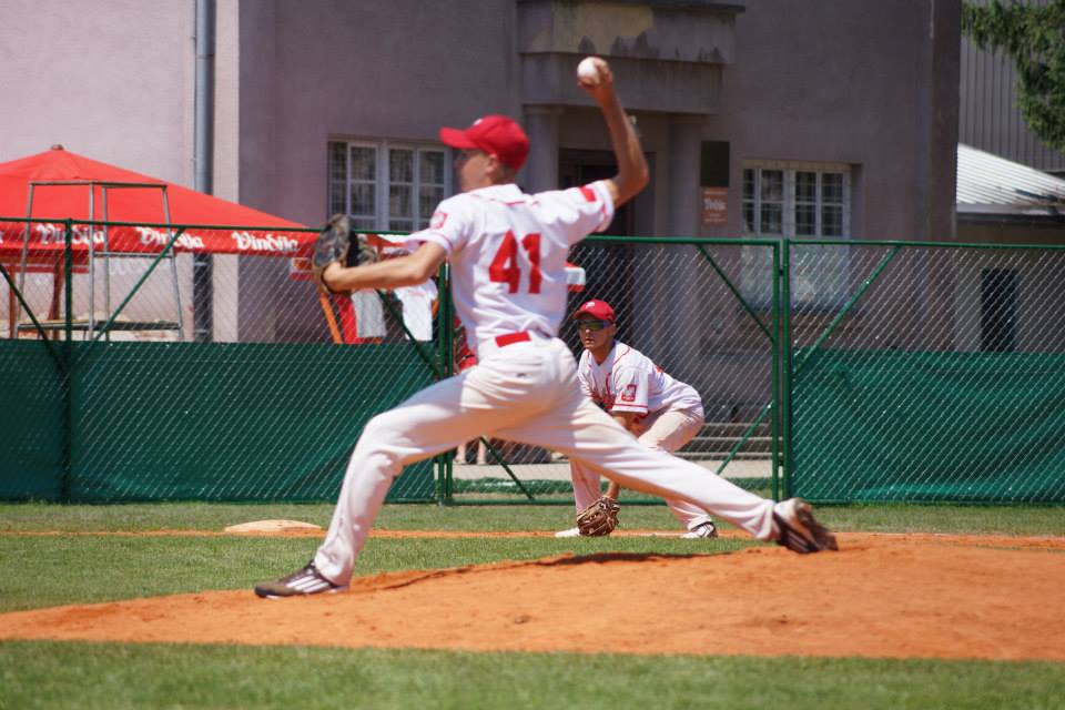 Szymon Żurkowski jako miotacz w reprezentacji baseballu. Fot. archiwum rodzinne