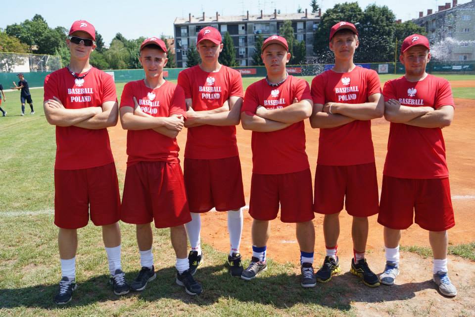 Szymon z kolegami z reprezentacji baseballu (trzeci z lewej). Fot. archiwum rodzinne